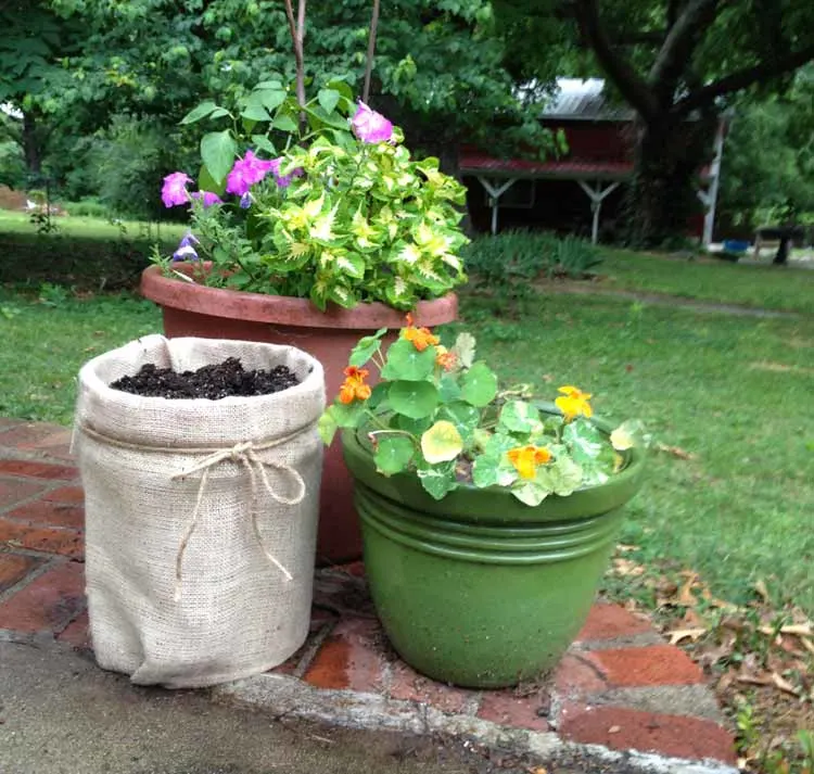 burlap planter made with a 5 gallon bucket