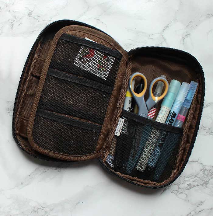A good bullet journalling and class note taking art supply kit fits in one portable pen case