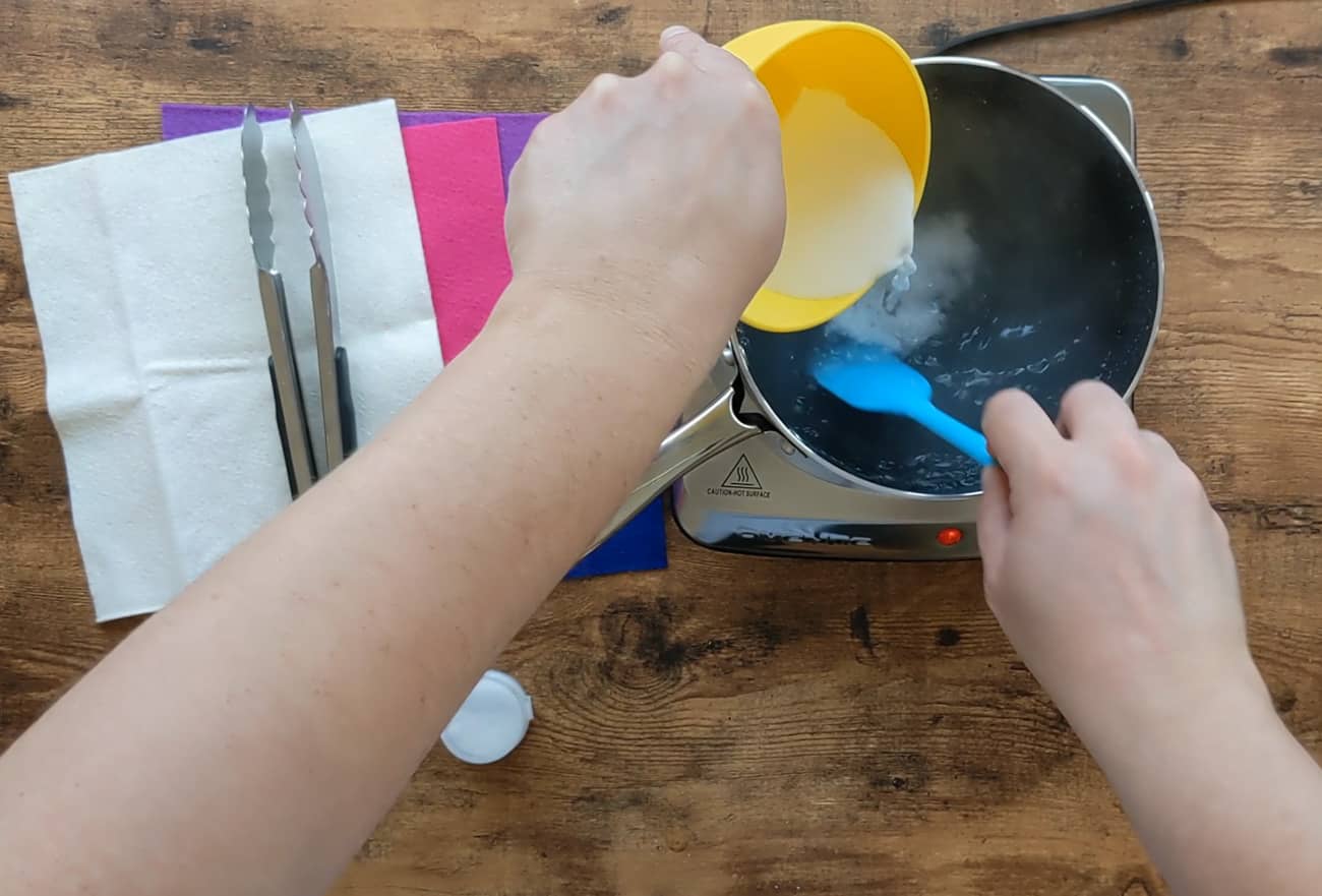 Stir while adding the cornstarch slurry in order to evenly cook the cornstarch thickening paste