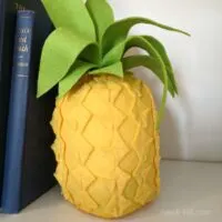 Make this DIY felt pineapple for decoration or felt food play