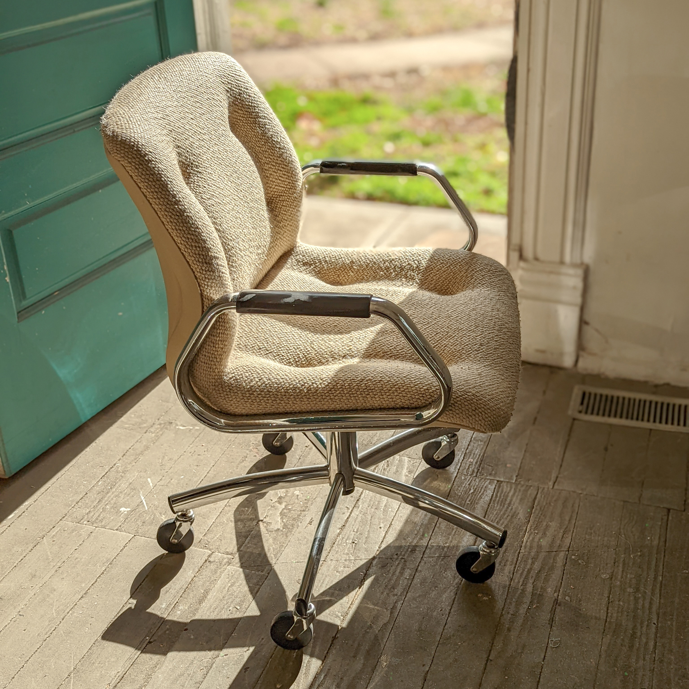 A vintage midcentury modern desk chair made by Steelcase office chairs.