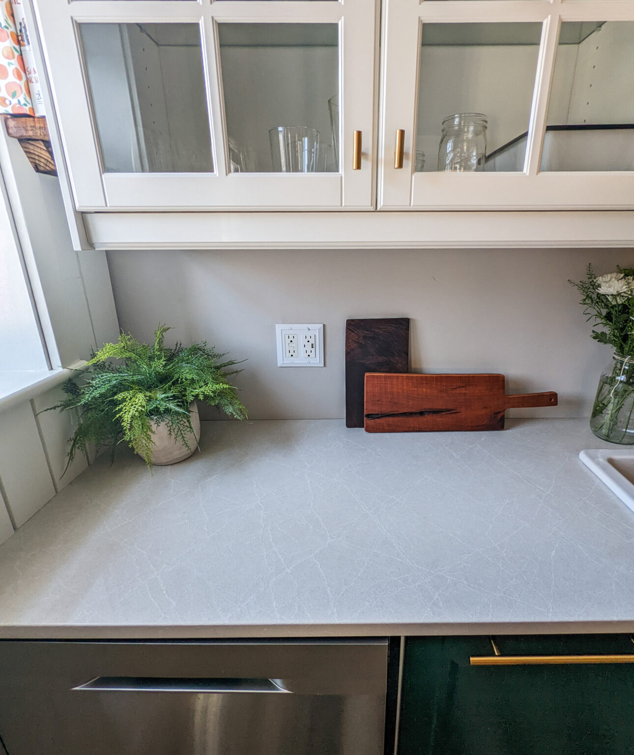 What I Love 李 and Hate ‍♀️ about my Ikea White Quartz Countertops