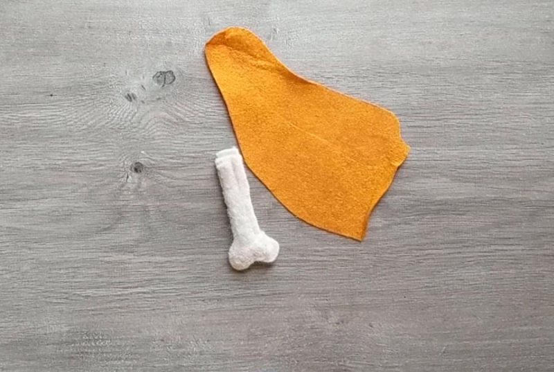 step by step instructions for making a chicken leg from felt