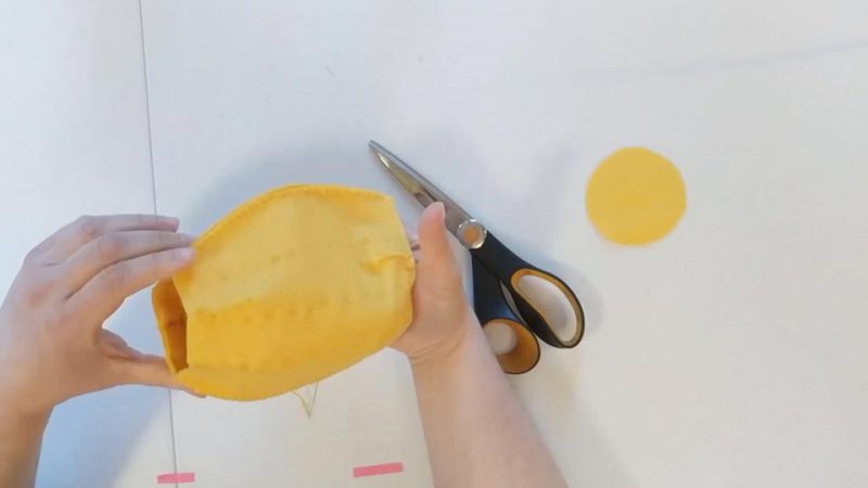 making a fancy felt pineapple using felt
