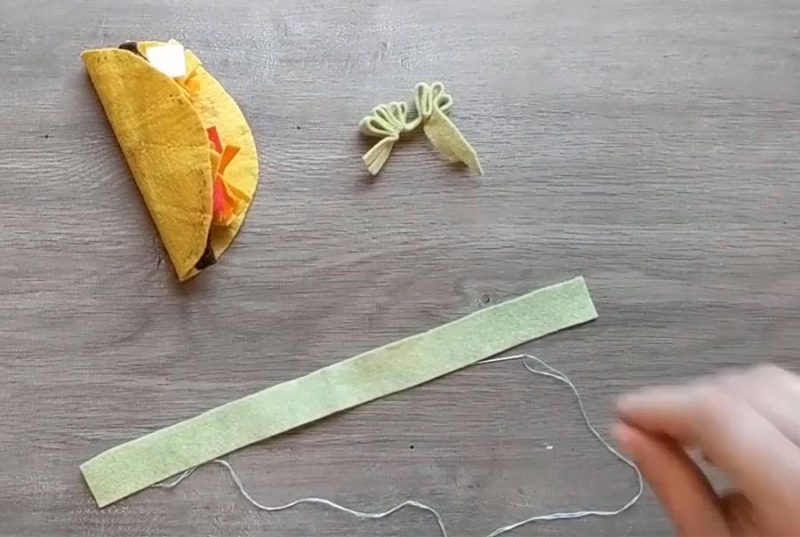 step by step instructions for making lettuce for a felt taco play food set