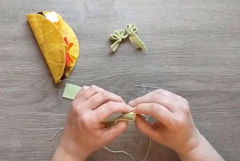 step by step instructions for making lettuce for a felt taco play food set